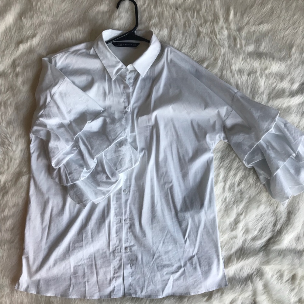 White button up with puff sleeve detail